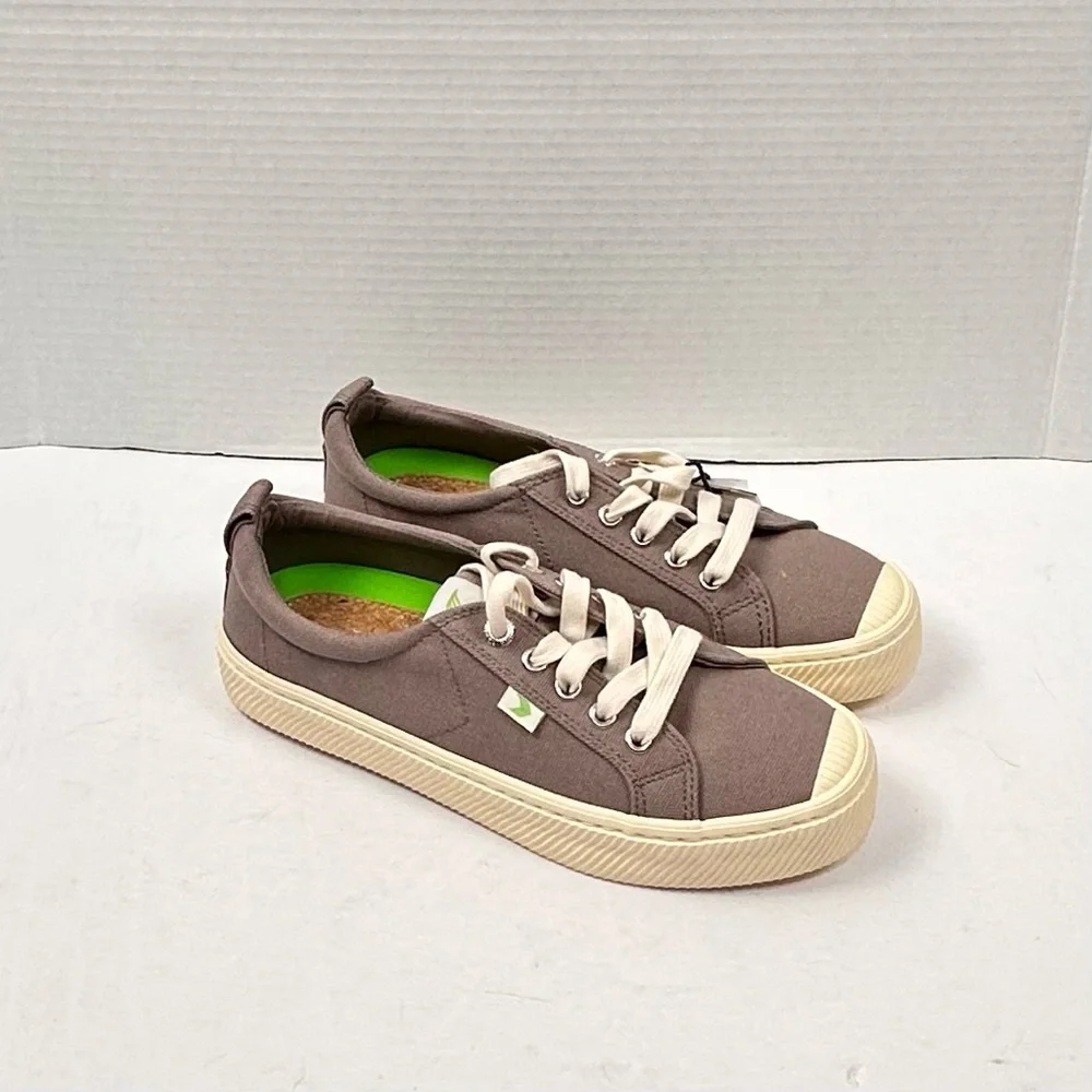 Cariuma OCA Low Canvas Sneakers Sz 8‎